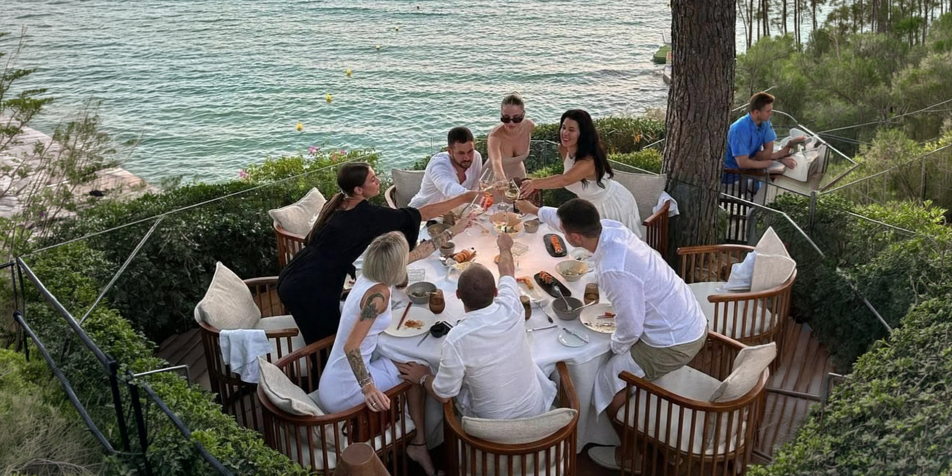 Incentive Travel vs Cash Rewards: What Actually Motivates Your Team?